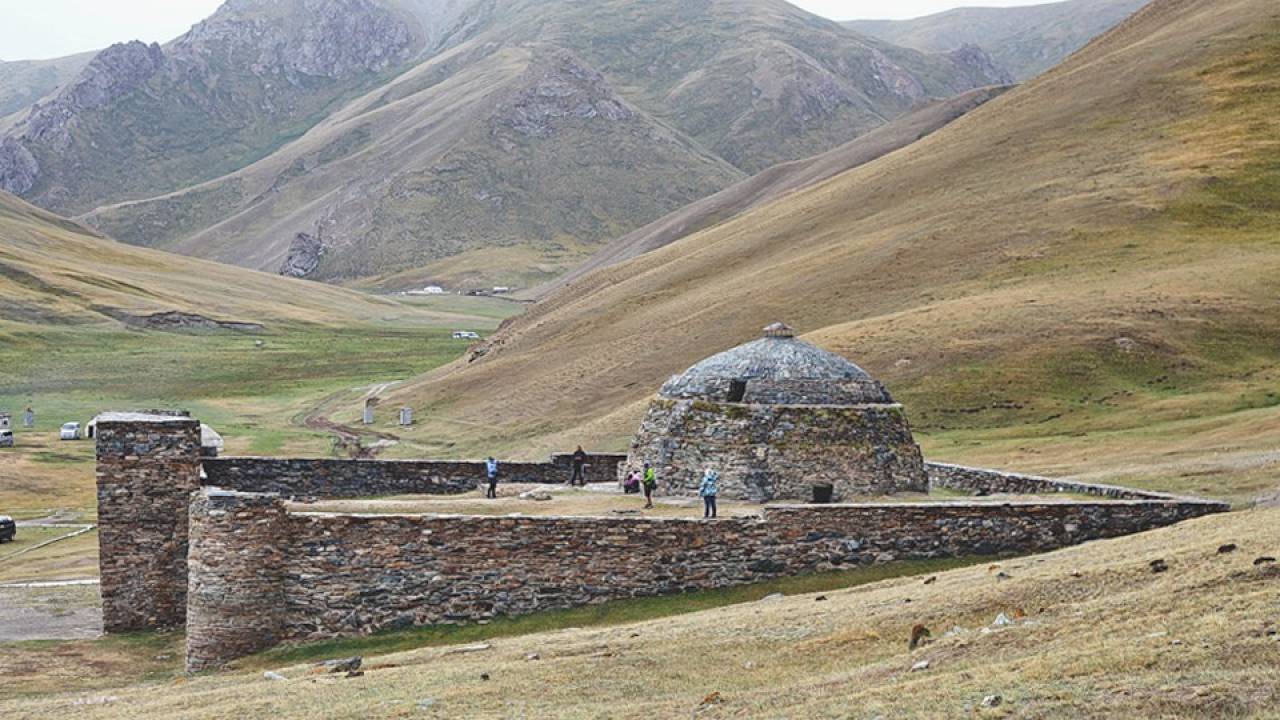 TASH RABAT CARAVANSERAI