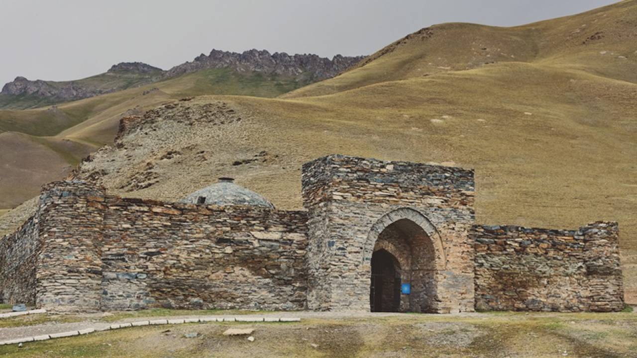 TASH RABAT CARAVANSERAI
